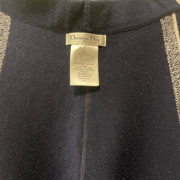 Dior pant 97% cashmere can be worn on 2 sides
Size 4us for waist 70cm - Picture 4 of 7